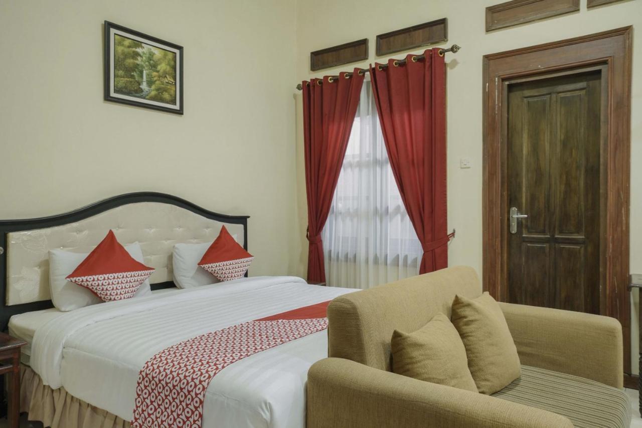 Oyo 804 Ndalem Maharani Guest House Джок'якарта Екстер'єр фото