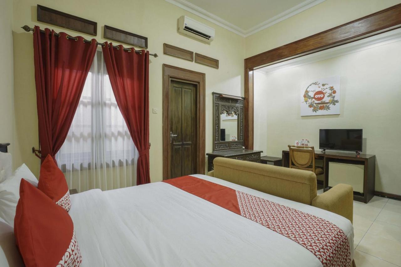 Oyo 804 Ndalem Maharani Guest House Джок'якарта Екстер'єр фото