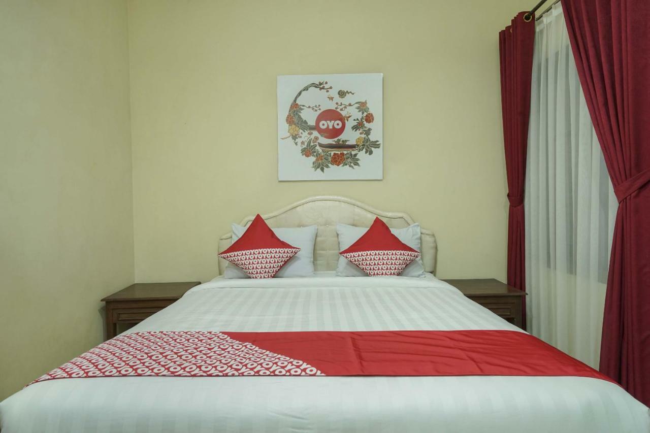 Oyo 804 Ndalem Maharani Guest House Джок'якарта Екстер'єр фото
