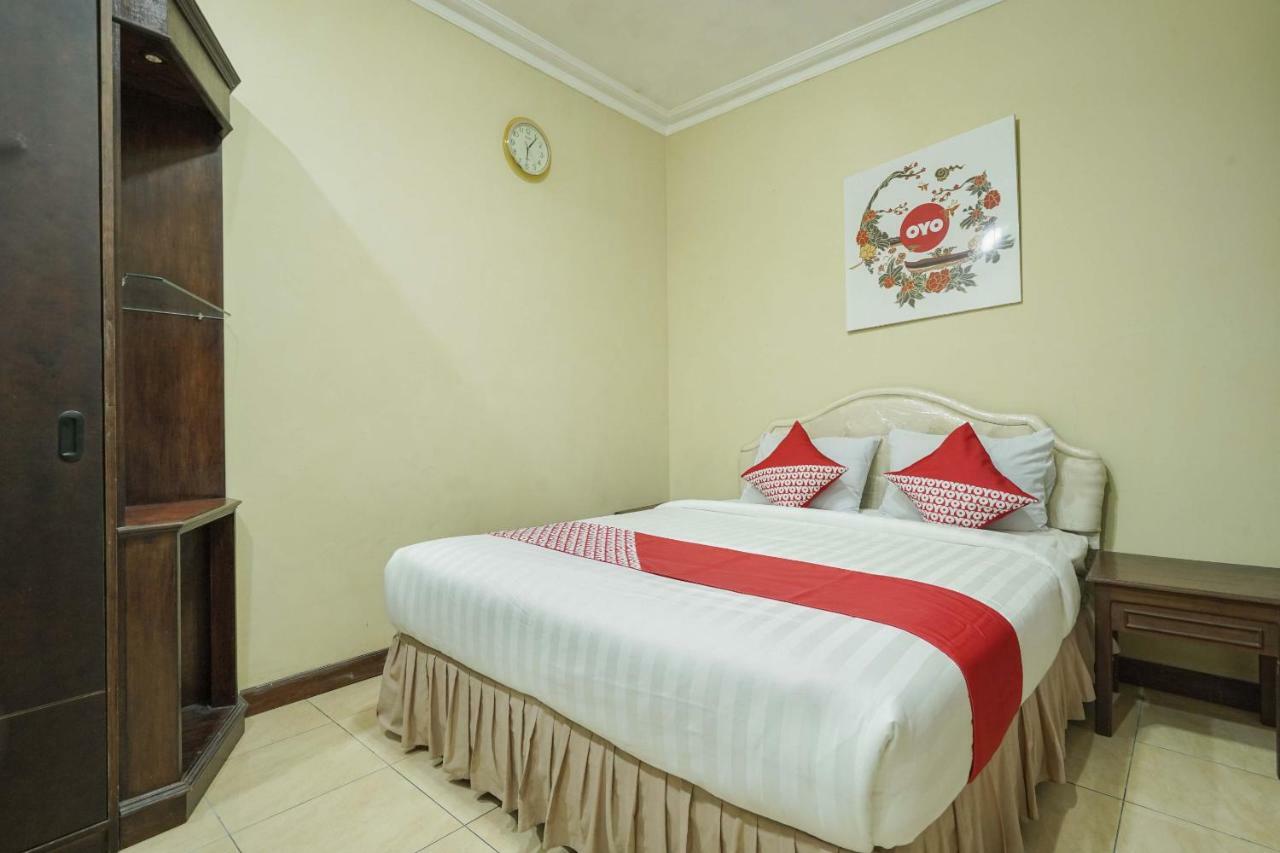 Oyo 804 Ndalem Maharani Guest House Джок'якарта Екстер'єр фото