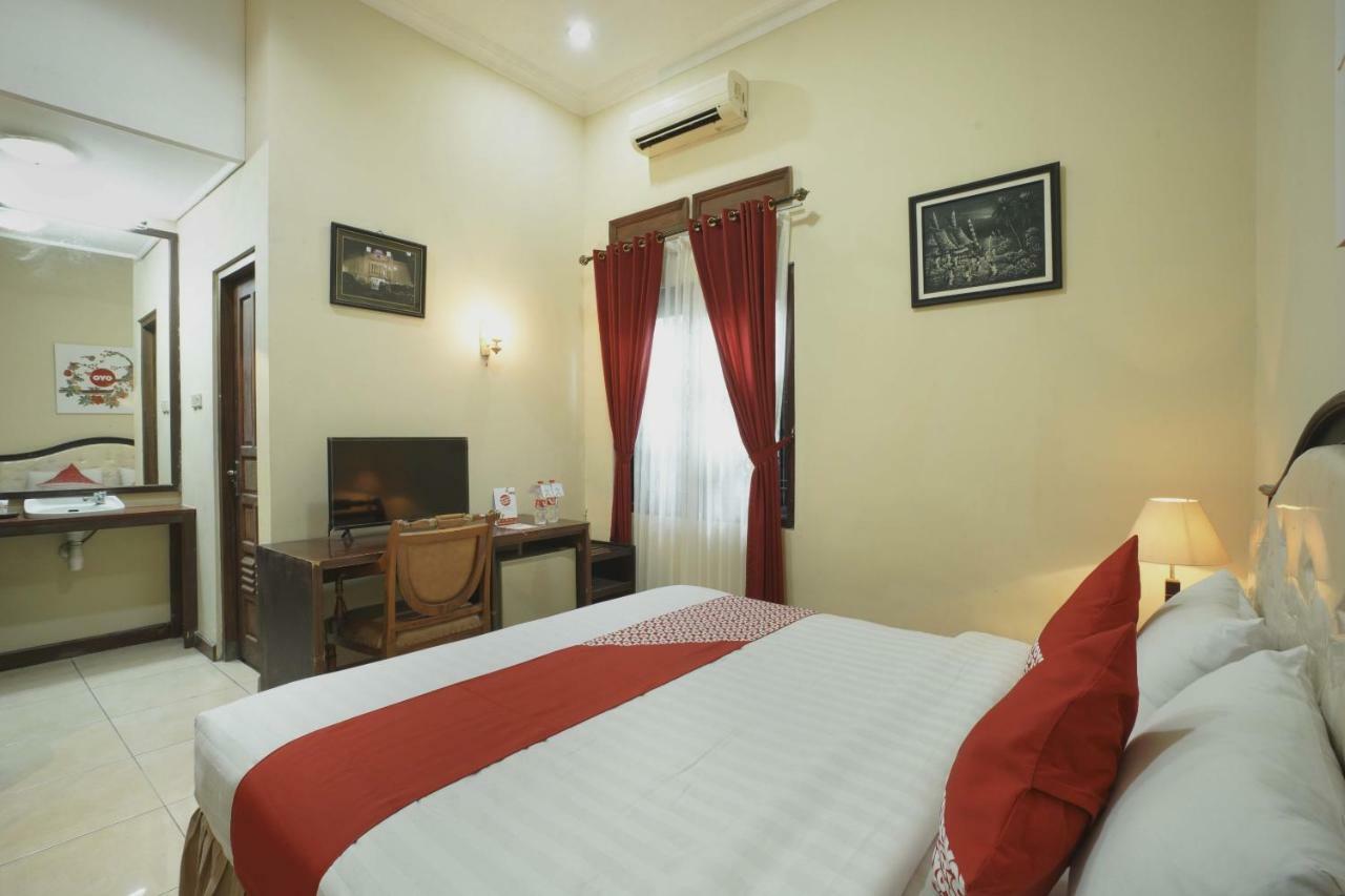 Oyo 804 Ndalem Maharani Guest House Джок'якарта Екстер'єр фото