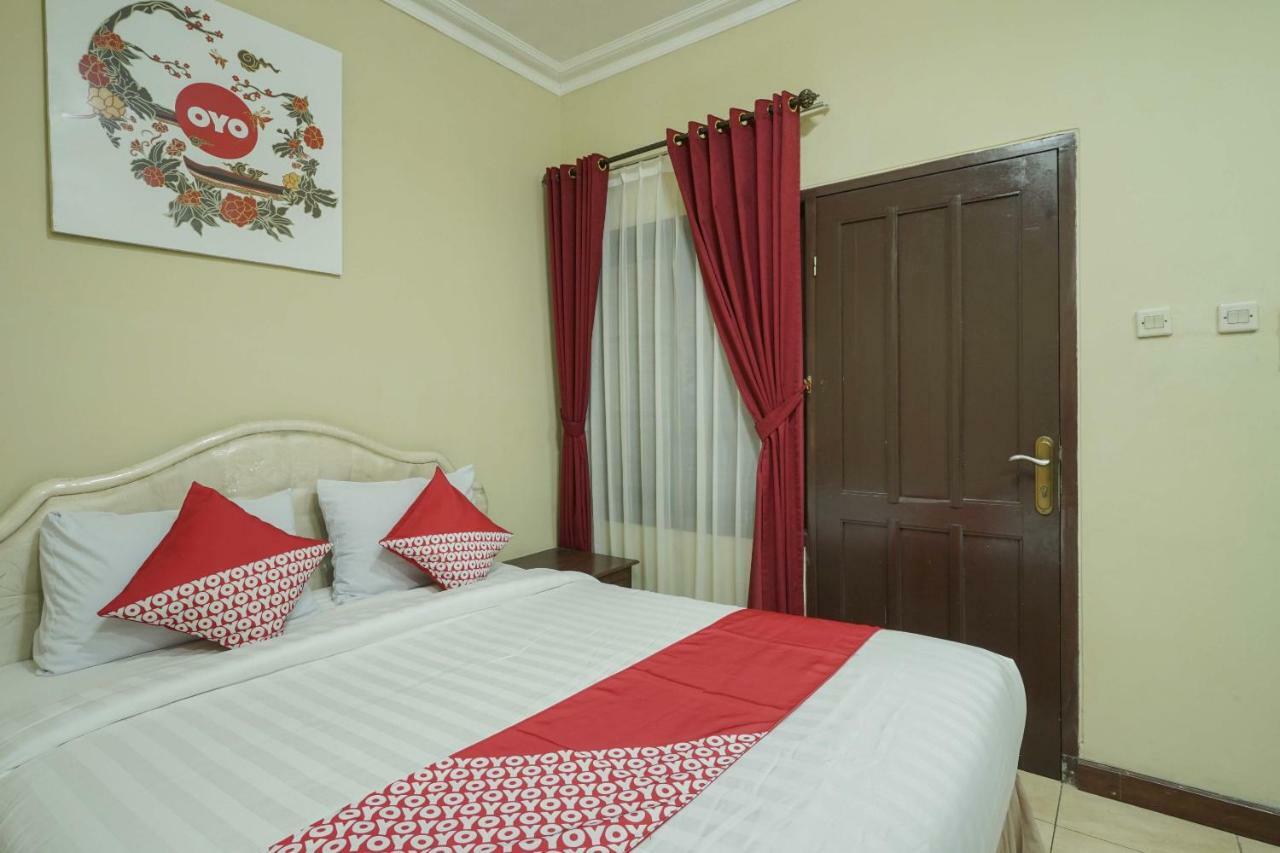 Oyo 804 Ndalem Maharani Guest House Джок'якарта Екстер'єр фото