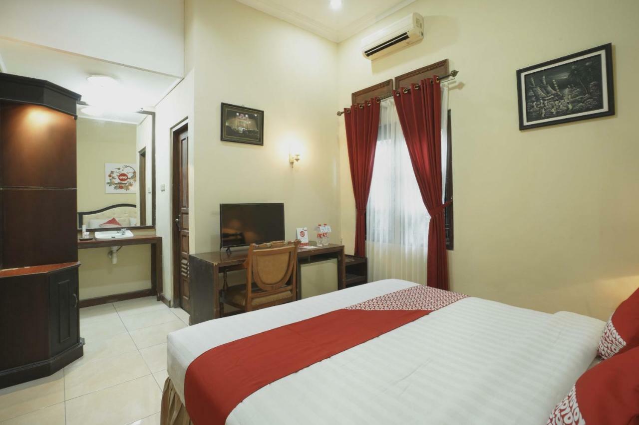 Oyo 804 Ndalem Maharani Guest House Джок'якарта Екстер'єр фото