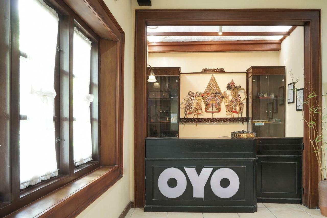 Oyo 804 Ndalem Maharani Guest House Джок'якарта Екстер'єр фото