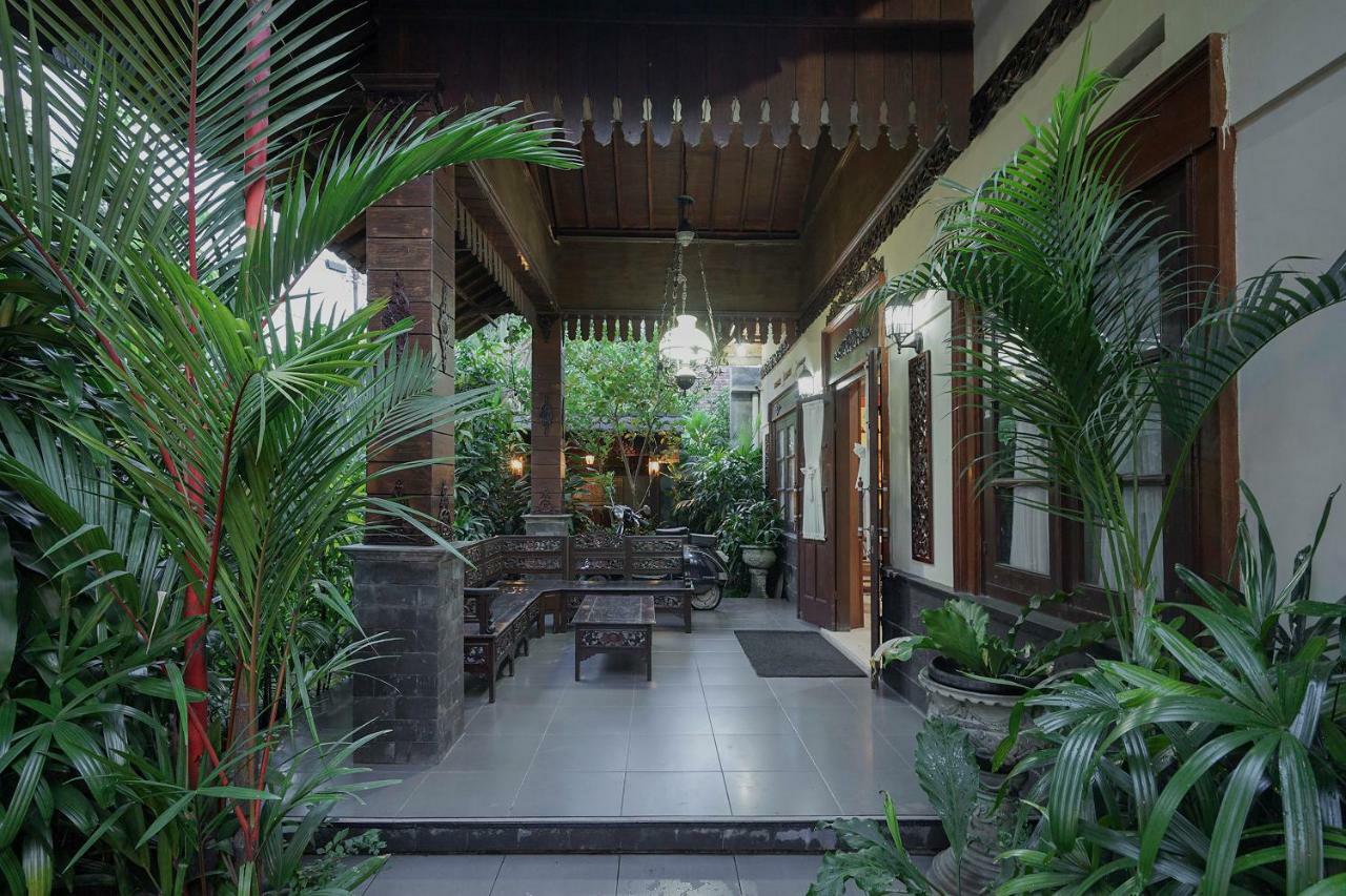 Oyo 804 Ndalem Maharani Guest House Джок'якарта Екстер'єр фото