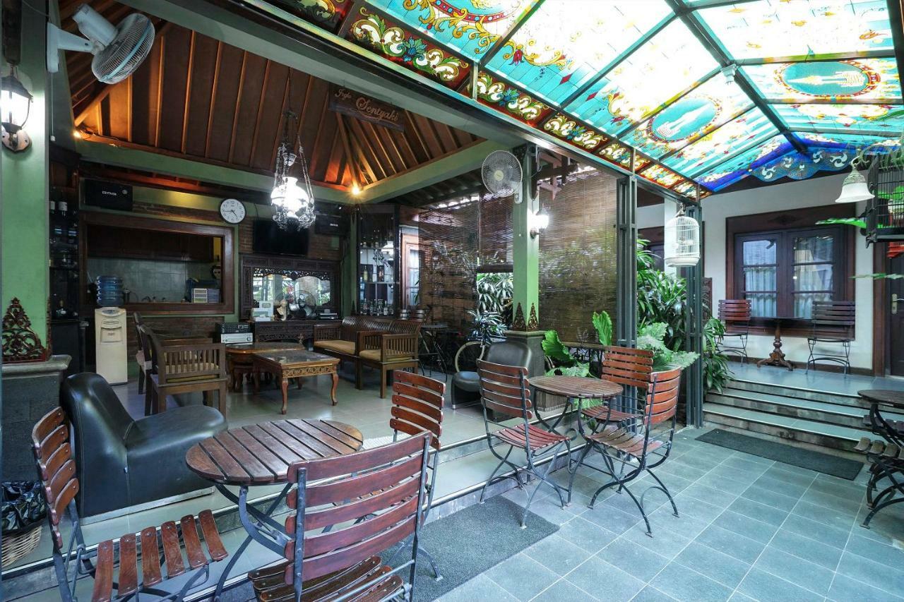 Oyo 804 Ndalem Maharani Guest House Джок'якарта Екстер'єр фото