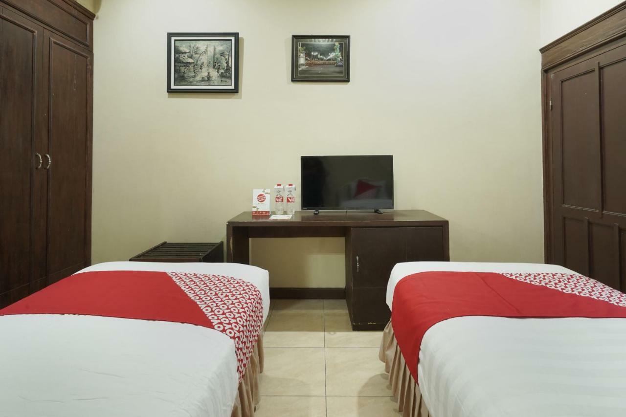 Oyo 804 Ndalem Maharani Guest House Джок'якарта Екстер'єр фото