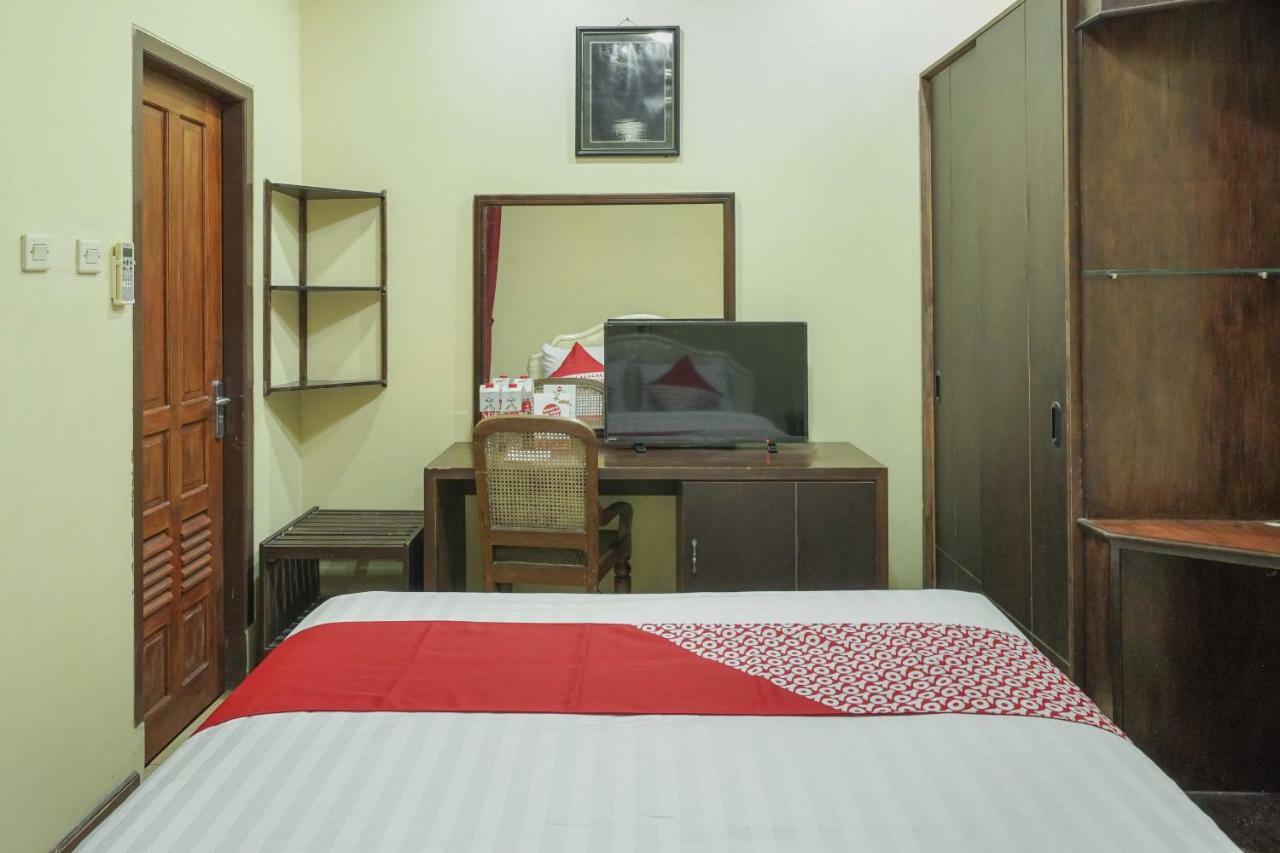 Oyo 804 Ndalem Maharani Guest House Джок'якарта Екстер'єр фото