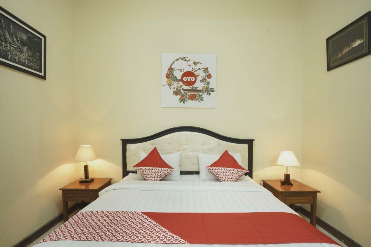 Oyo 804 Ndalem Maharani Guest House Джок'якарта Екстер'єр фото