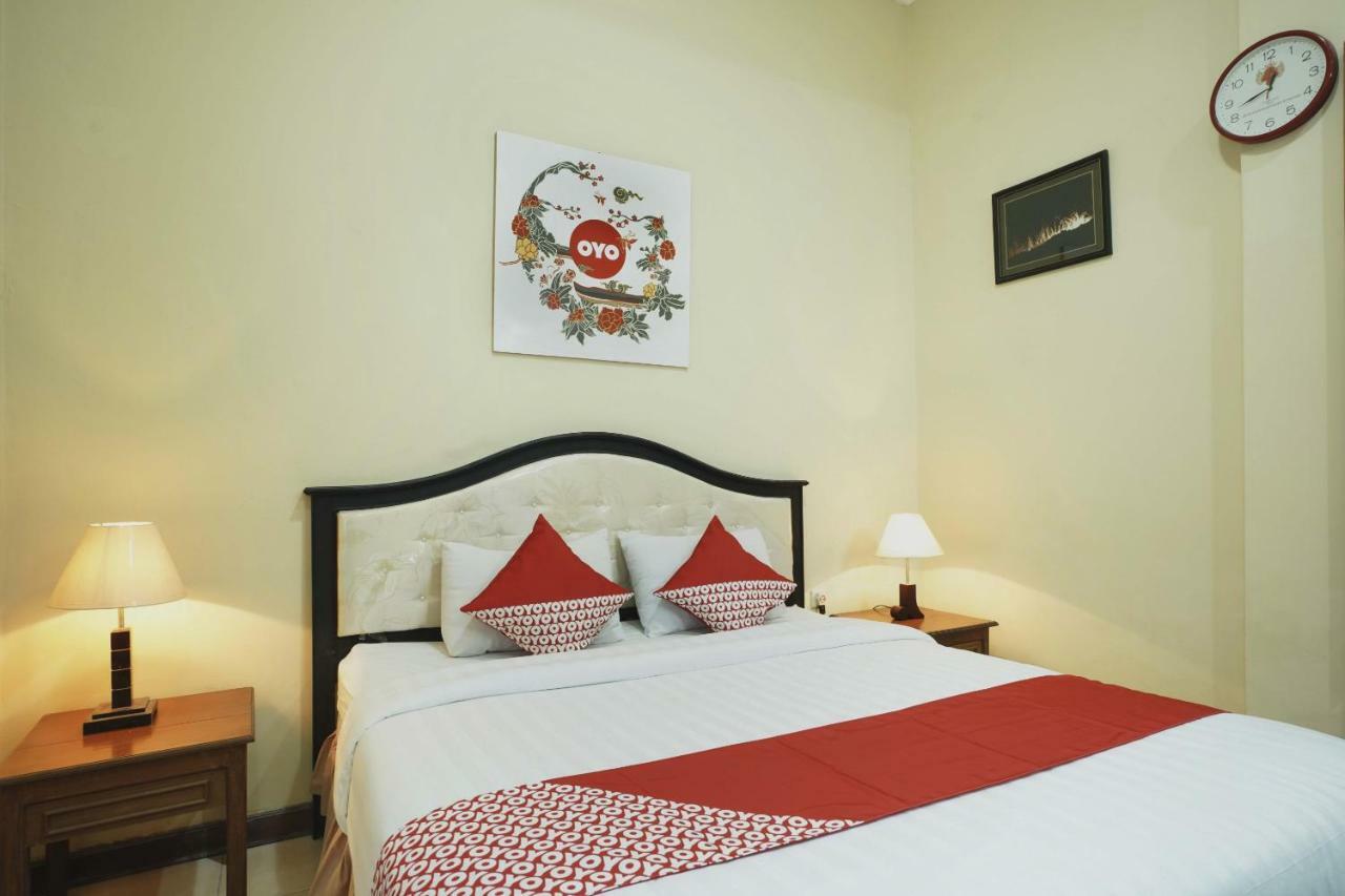 Oyo 804 Ndalem Maharani Guest House Джок'якарта Екстер'єр фото