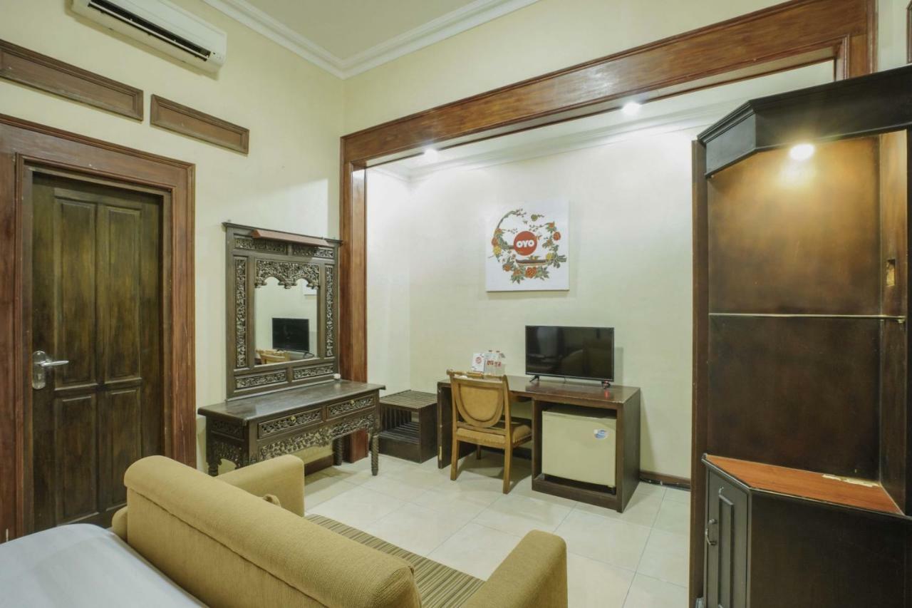 Oyo 804 Ndalem Maharani Guest House Джок'якарта Екстер'єр фото