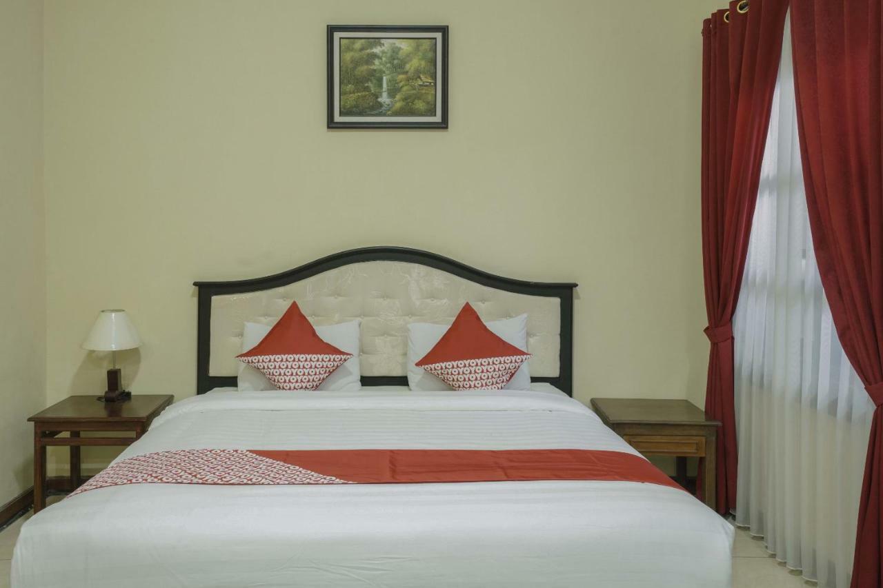 Oyo 804 Ndalem Maharani Guest House Джок'якарта Екстер'єр фото