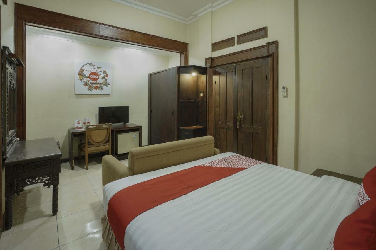 Oyo 804 Ndalem Maharani Guest House Джок'якарта Екстер'єр фото
