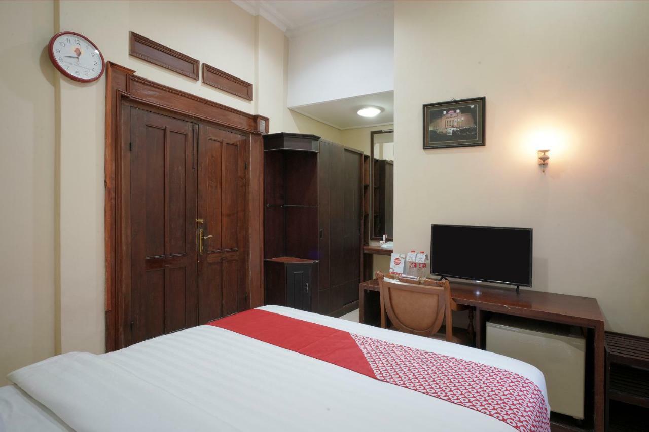 Oyo 804 Ndalem Maharani Guest House Джок'якарта Екстер'єр фото
